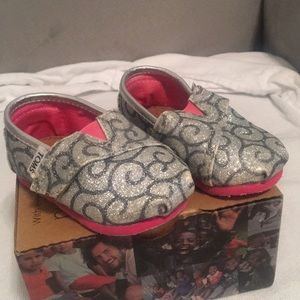 Baby girl Toms